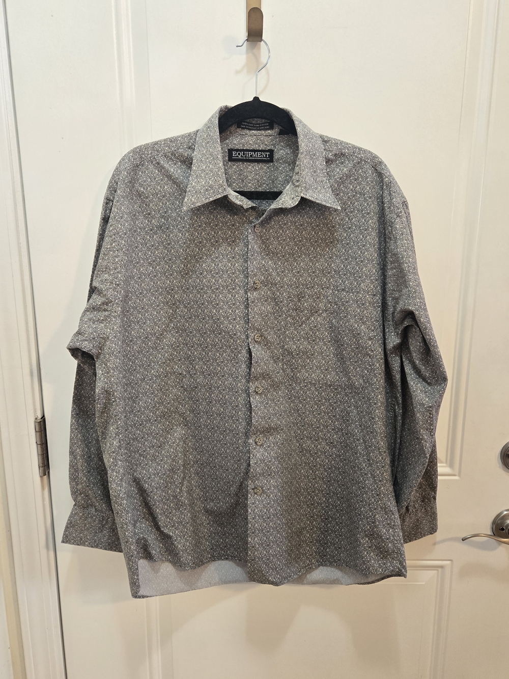 Equipment Men's Gray Micro-Pattern Button-Down Shirt